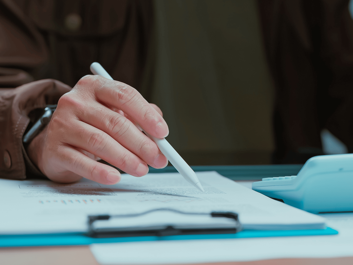 Reviewing licence documents with a stylus and calculator